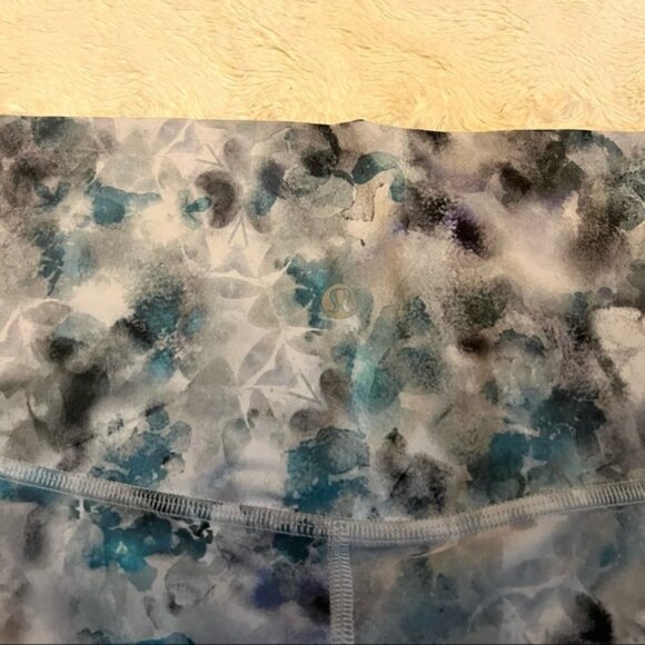 029 - 2021 Lululemon Align Short 8" Kaleidofloral Multi Size 20 - Picture 7 of 9